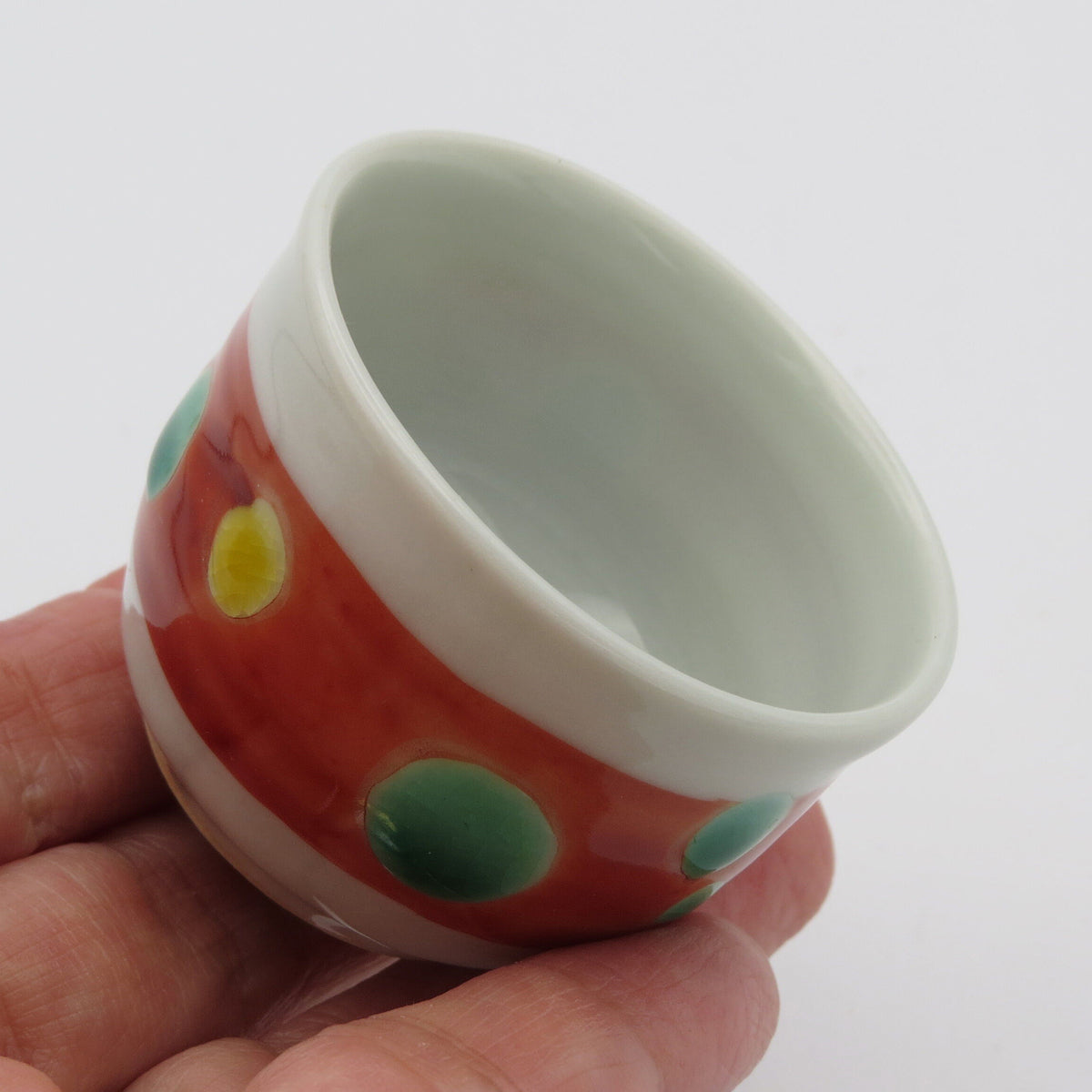 高橋宏彰　色絵磁器赤絵杯2