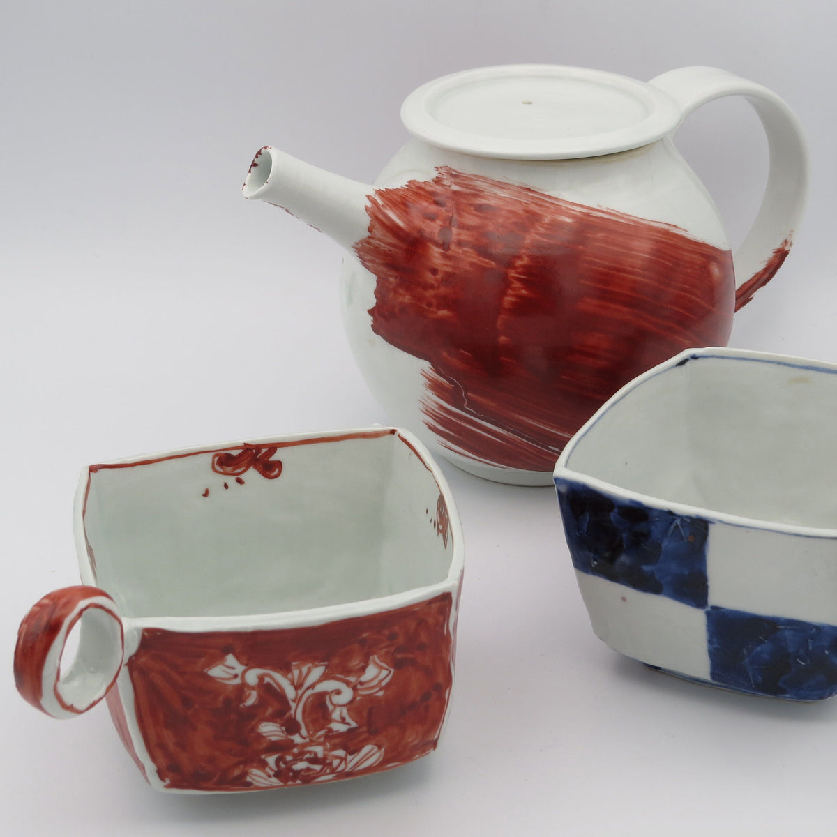 松尾貞一郎　色絵磁器赤絵のポット